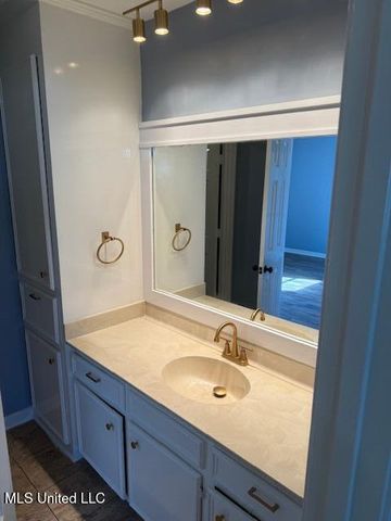 2432 River Oaks Boulevard, B, Jackson, MS 39211