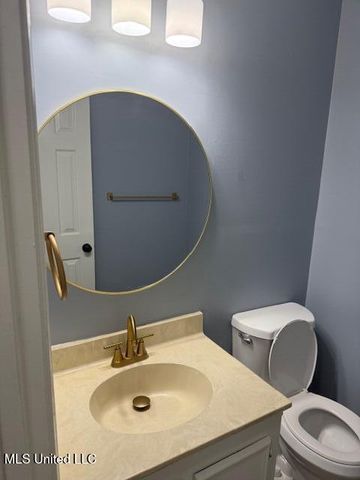 2432 River Oaks Boulevard, B, Jackson, MS 39211