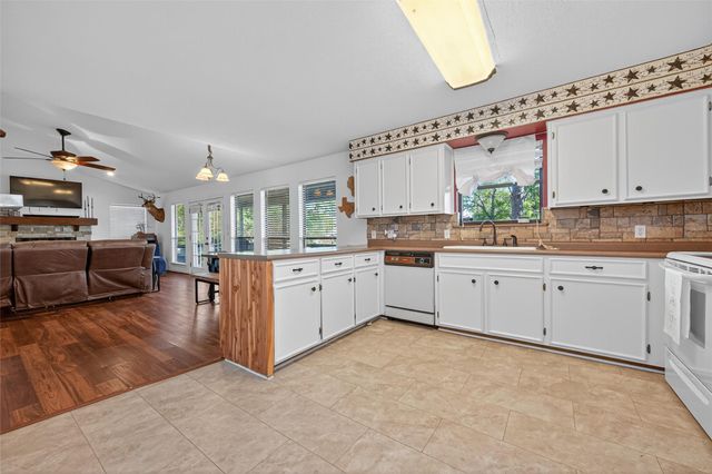 617 Gov Wood Drive, Point Blank, TX 77364