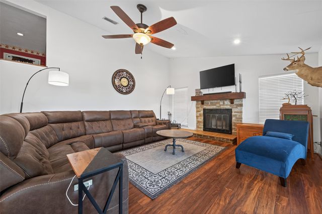 617 Gov Wood Drive, Point Blank, TX 77364