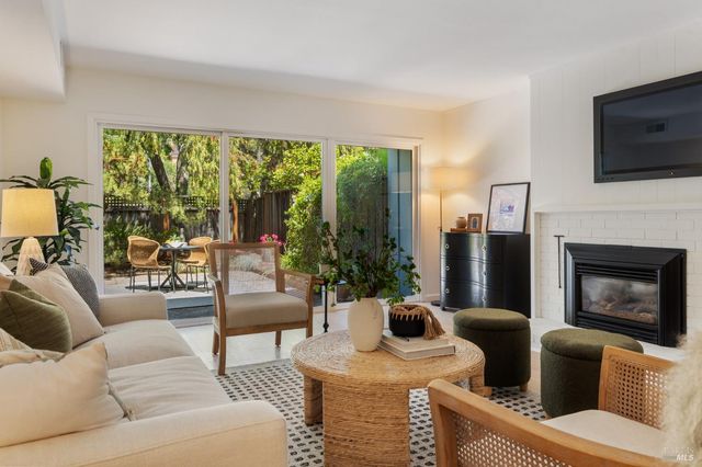 29 Porto Bello Dr, San Rafael, CA 94901