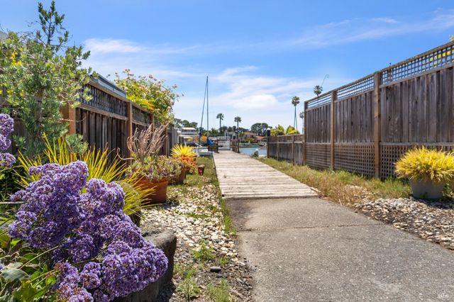 29 Porto Bello Dr, San Rafael, CA 94901