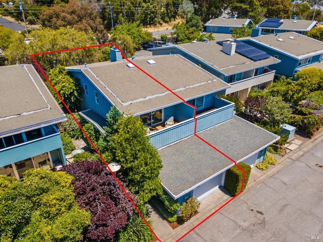 29 Porto Bello Dr, San Rafael, CA 94901