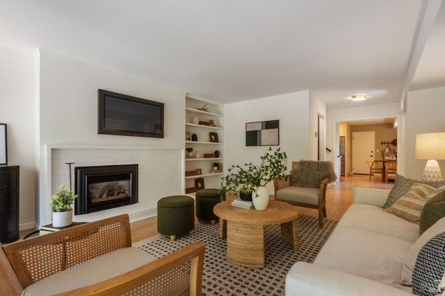 29 Porto Bello Dr, San Rafael, CA 94901