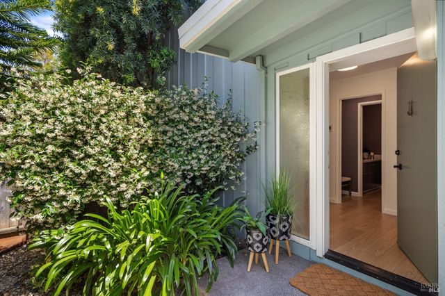 29 Porto Bello Dr, San Rafael, CA 94901