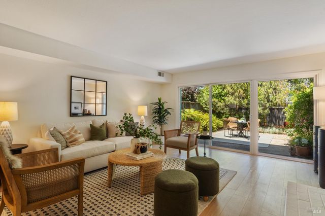 29 Porto Bello Dr, San Rafael, CA 94901