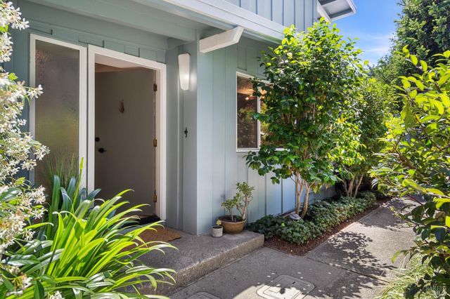 29 Porto Bello Dr, San Rafael, CA 94901