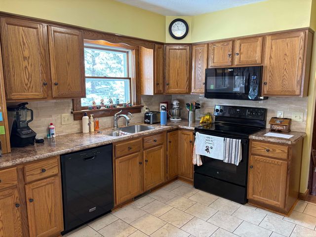 667 Lehman Street, Berne, IN 46711