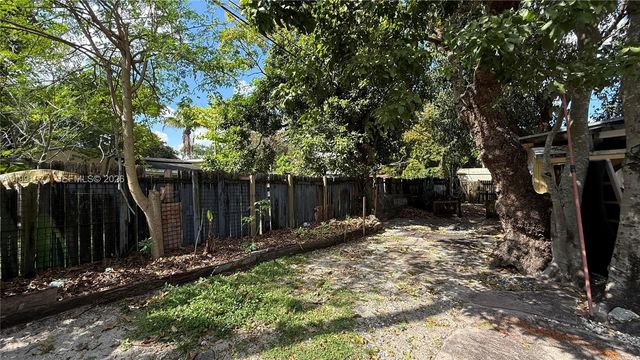 1352 NW 112th Ter, Miami, FL 33167