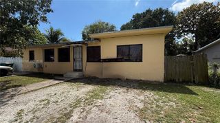 1352 NW 112th Ter, Miami, FL 33167