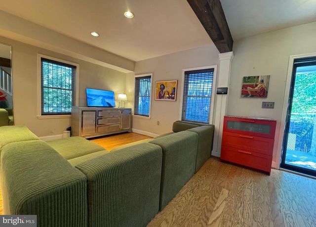 4818 SHERIFF RD NE, Washington, DC 20019