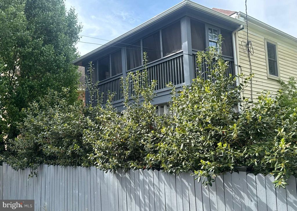 4818 SHERIFF RD NE, Washington, DC 20019