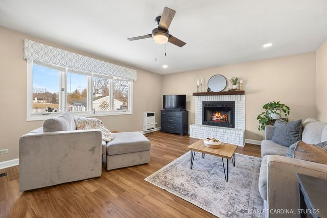 1217 River Oak Drive, Naperville, IL 60565