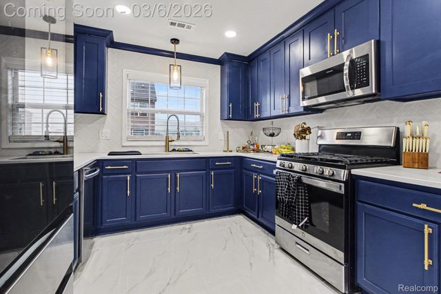 22320 Abbey Lane, Dearborn, MI 48124