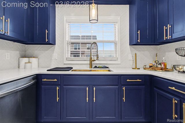 22320 Abbey Lane, Dearborn, MI 48124