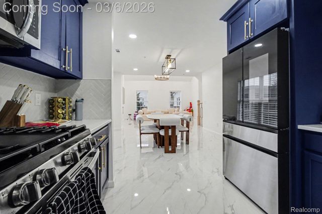 22320 Abbey Lane, Dearborn, MI 48124