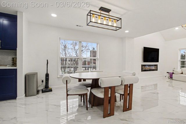 22320 Abbey Lane, Dearborn, MI 48124