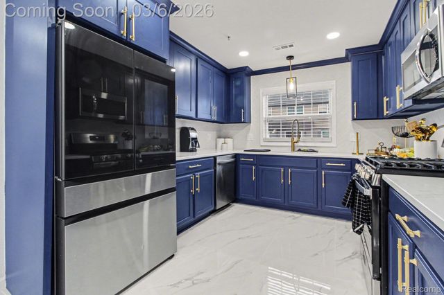 22320 Abbey Lane, Dearborn, MI 48124