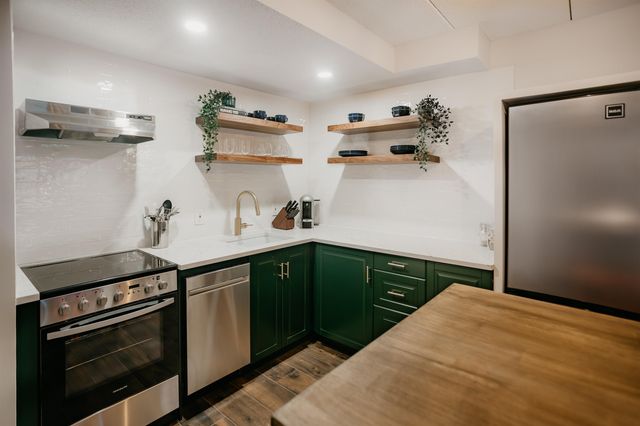 11C Snow Tree Ln, Dover, VT 05356