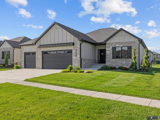 9750 Casa Galeano Court, Lincoln, NE 68520