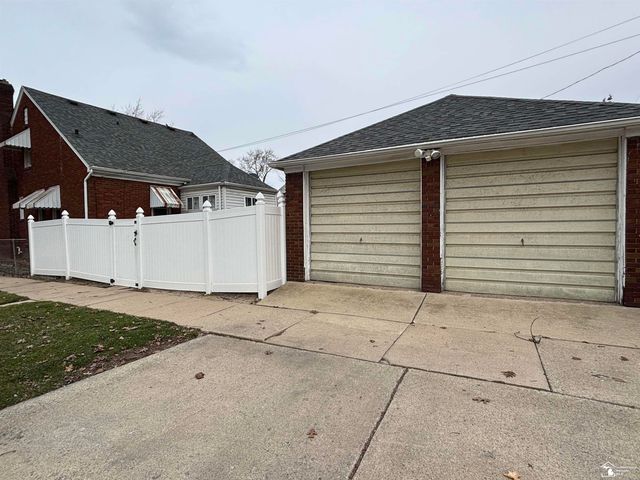 2933 Fort Park Avenue, Lincoln Park, MI 48146