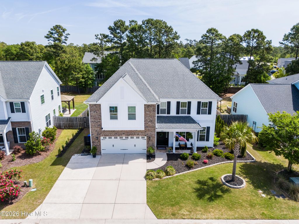204 Waldorf Way, Hampstead, NC 28443