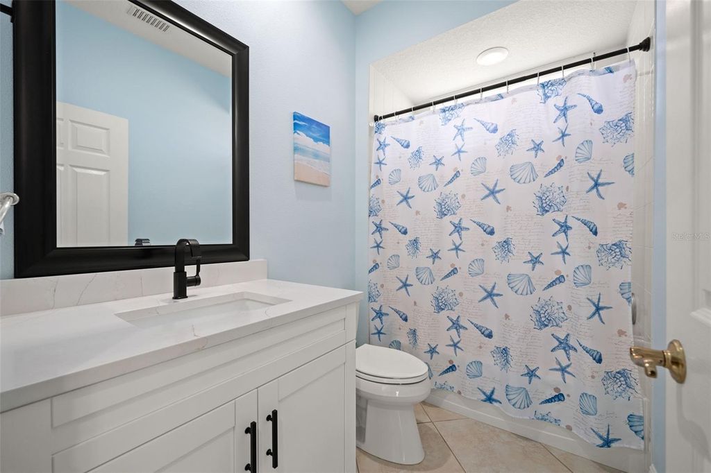 Image 28 of property listing at 6882 TAILFEATHER WAY, Bradenton, FL 34203