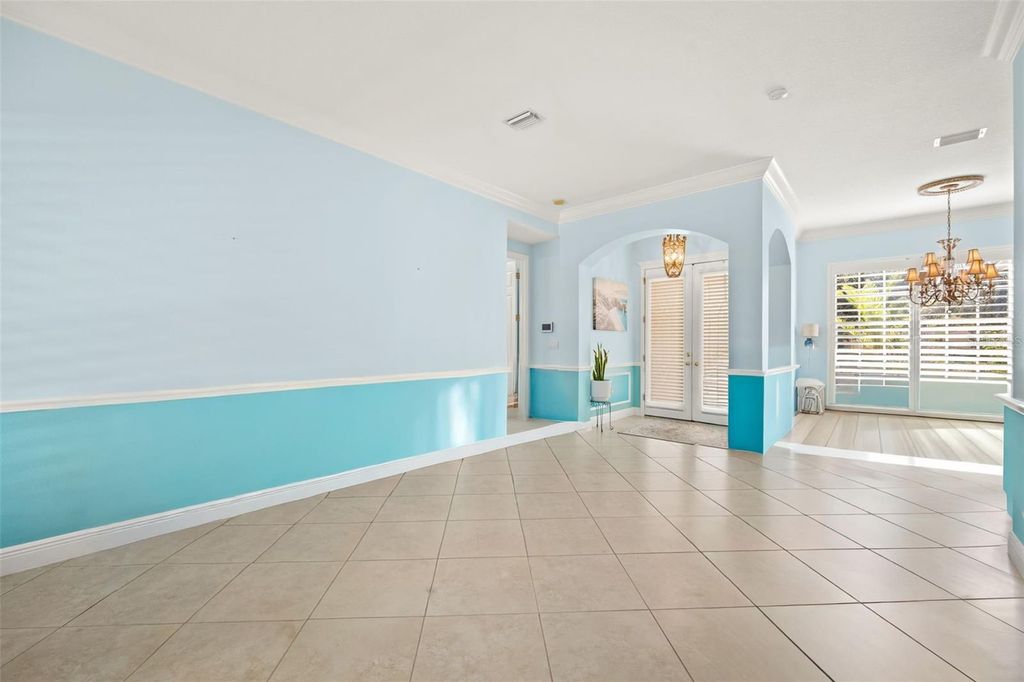 Image 4 of property listing at 6882 TAILFEATHER WAY, Bradenton, FL 34203