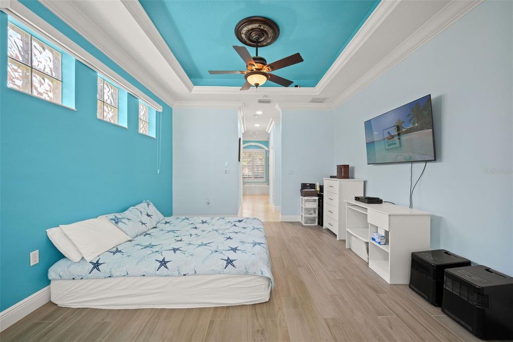 Image 34 of property listing at 6882 TAILFEATHER WAY, Bradenton, FL 34203