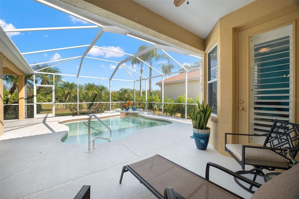 Image 37 of property listing at 6882 TAILFEATHER WAY, Bradenton, FL 34203
