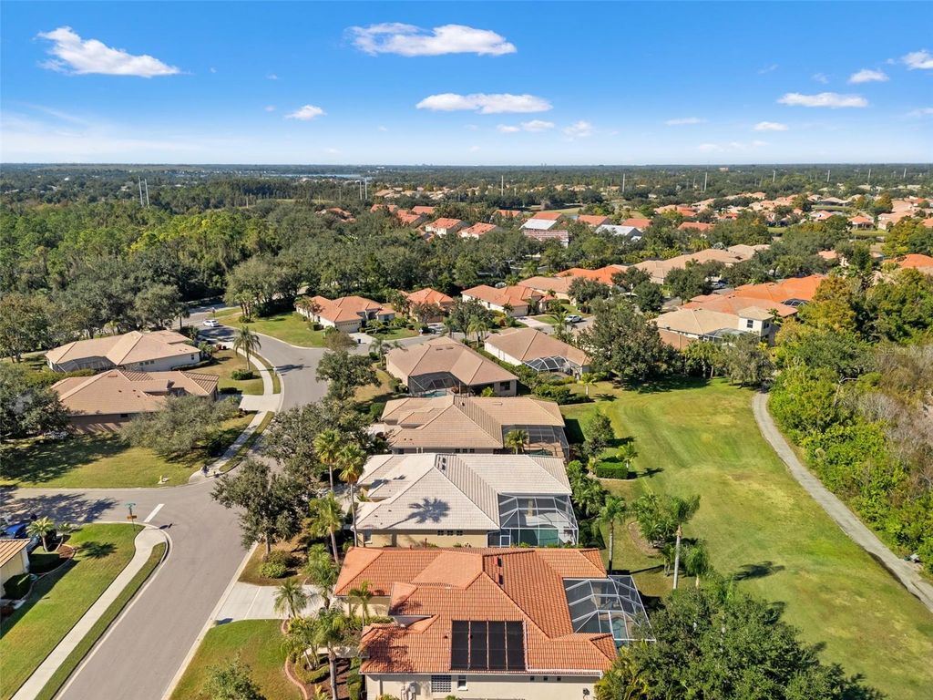 Image 49 of property listing at 6882 TAILFEATHER WAY, Bradenton, FL 34203