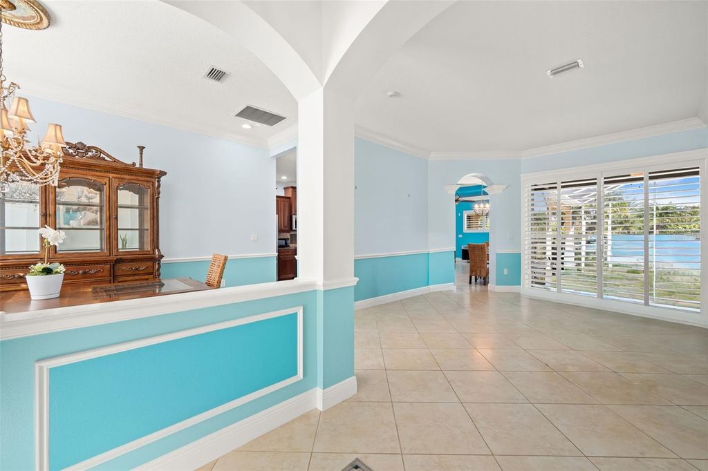 Image 6 of property listing at 6882 TAILFEATHER WAY, Bradenton, FL 34203