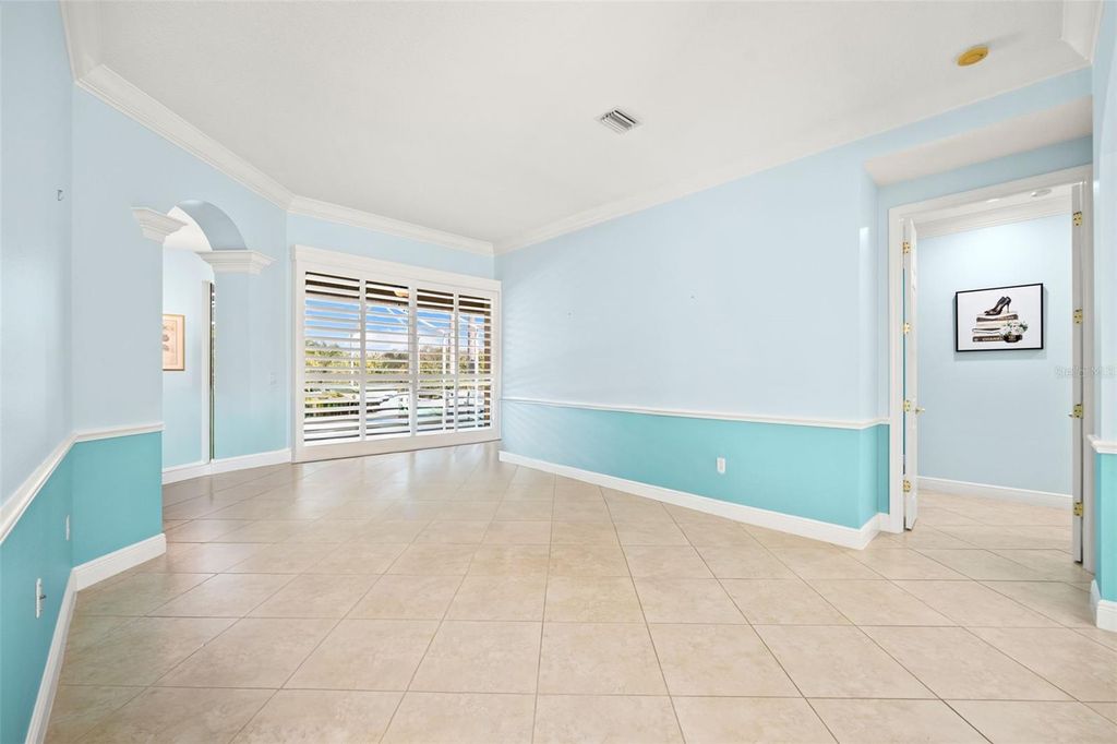 Image 8 of property listing at 6882 TAILFEATHER WAY, Bradenton, FL 34203