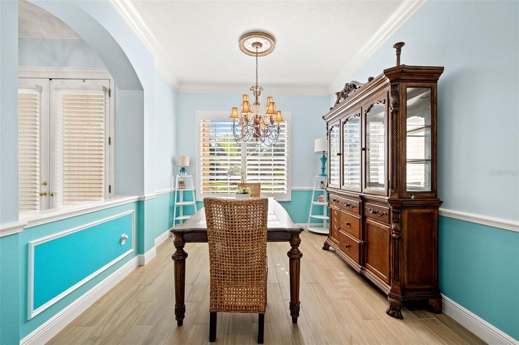 Image 9 of property listing at 6882 TAILFEATHER WAY, Bradenton, FL 34203