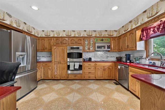 7602 Parkhill Street, Shawnee, KS 66216