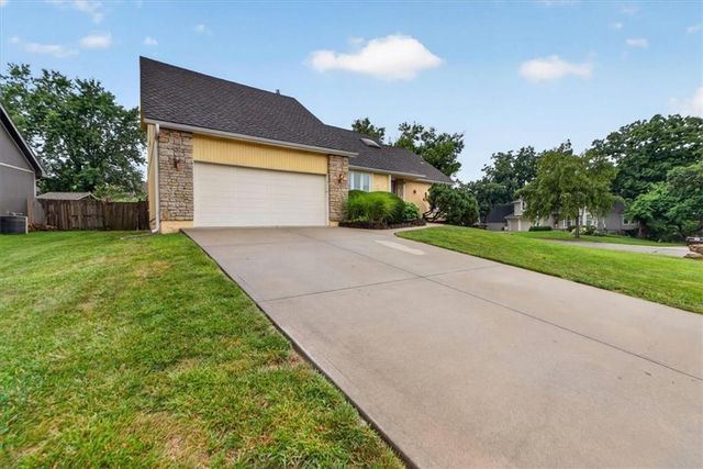 7602 Parkhill Street, Shawnee, KS 66216