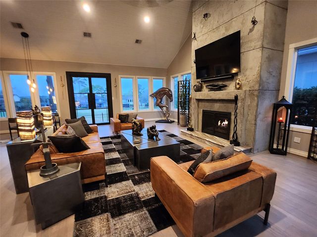 38 Fairway Park, Montgomery, TX 77356