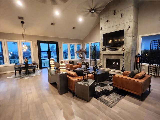 38 Fairway Park, Montgomery, TX 77356