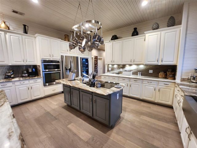 38 Fairway Park, Montgomery, TX 77356