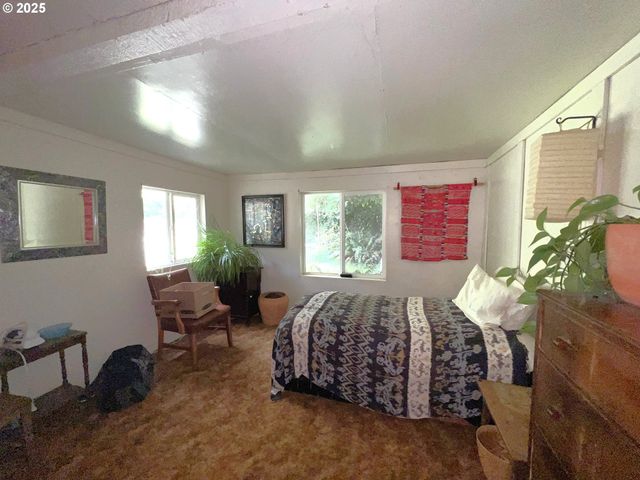 860 8TH Ter, Coos Bay, OR 97420