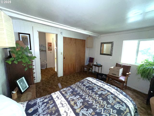 860 8TH Ter, Coos Bay, OR 97420