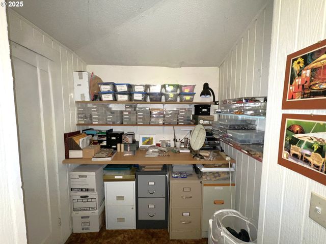 860 8TH Ter, Coos Bay, OR 97420