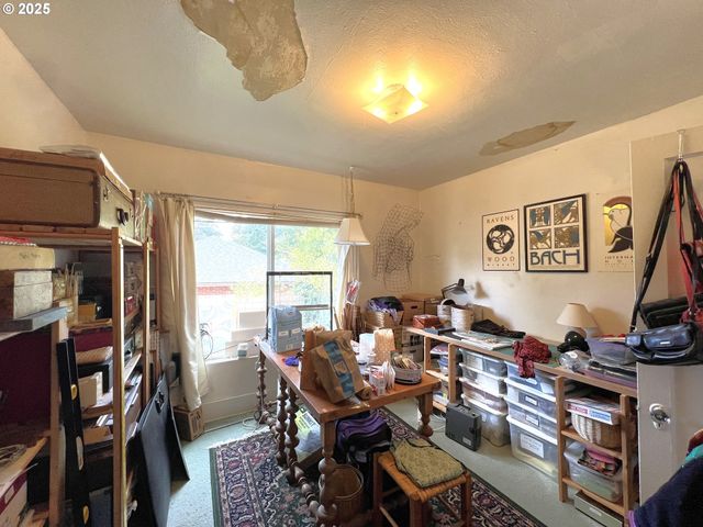 860 8TH Ter, Coos Bay, OR 97420