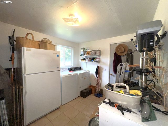 860 8TH Ter, Coos Bay, OR 97420