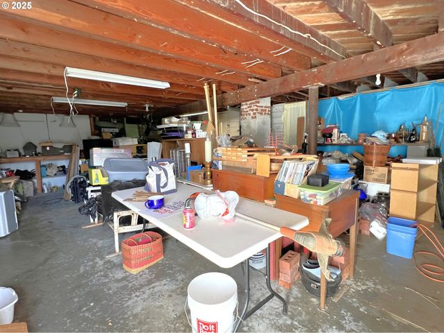 860 8TH Ter, Coos Bay, OR 97420