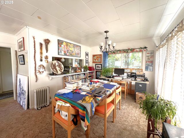 860 8TH Ter, Coos Bay, OR 97420