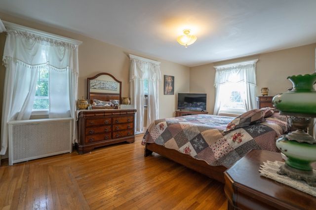 55 Akin St, Fairhaven, MA 02719