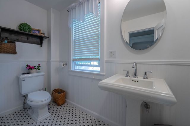 55 Akin St, Fairhaven, MA 02719