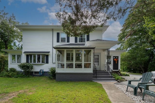 55 Akin St, Fairhaven, MA 02719
