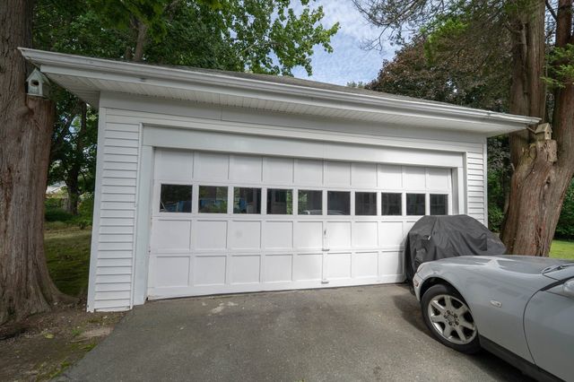 55 Akin St, Fairhaven, MA 02719